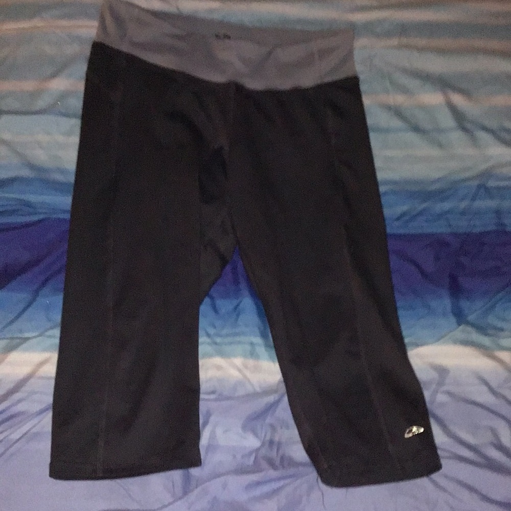 Champion Made in Jordan navy blue capri leggings in a size large